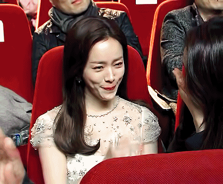 [데이터주의] 제39회 청룡영화제 여우주연상 한지민.gif | 인스티즈