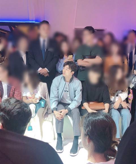 대충찍어도 잘생긴 공유의 분위기.JPG | 인스티즈