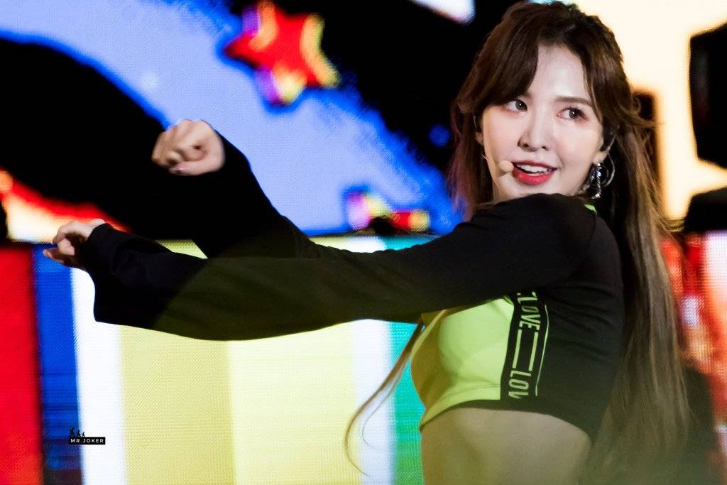 레드벨벳 웬디 형광색 | 인스티즈