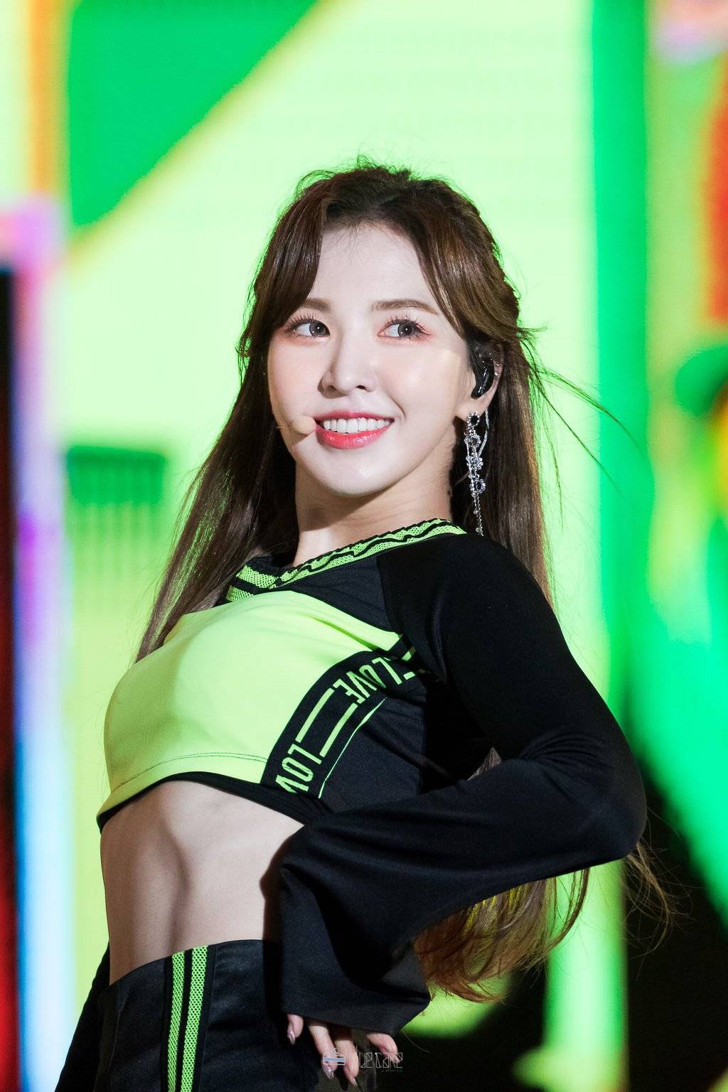 레드벨벳 웬디 형광색 | 인스티즈