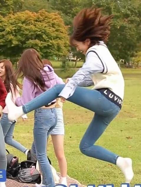 아이즈원,,,,안유진,,,,,축덕 인증,,,,, | 인스티즈