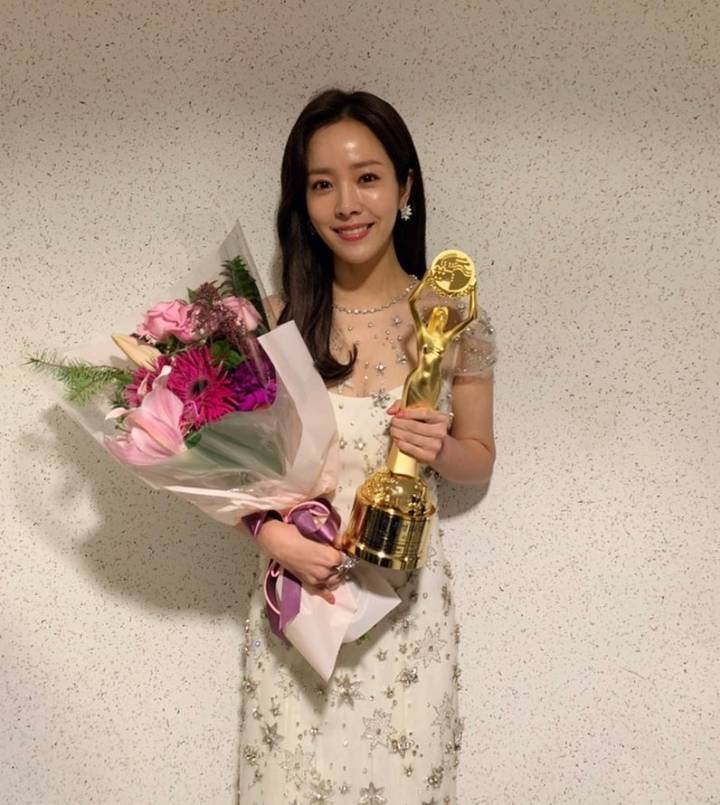 지민 누나 청룡 여우주연상 수상 축하해요! (뒷북 ㅈㅅ...) | 인스티즈