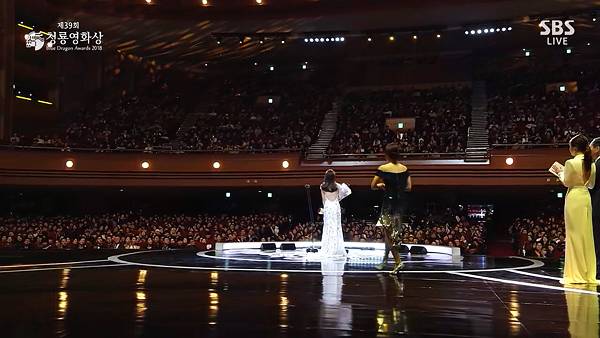 [데이터주의] 청룡영화제 여우주연상 한지민.gif | 인스티즈