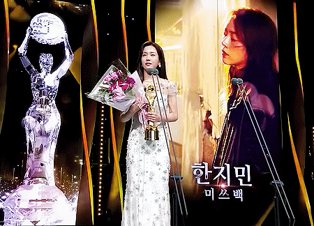 [데이터주의] 제39회 청룡영화제 여우주연상 한지민.gif | 인스티즈