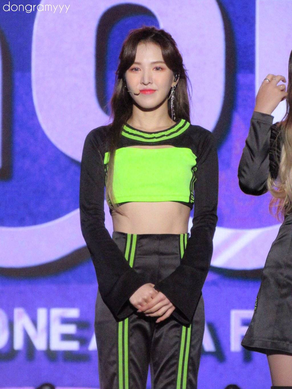 레드벨벳 웬디 형광색 | 인스티즈