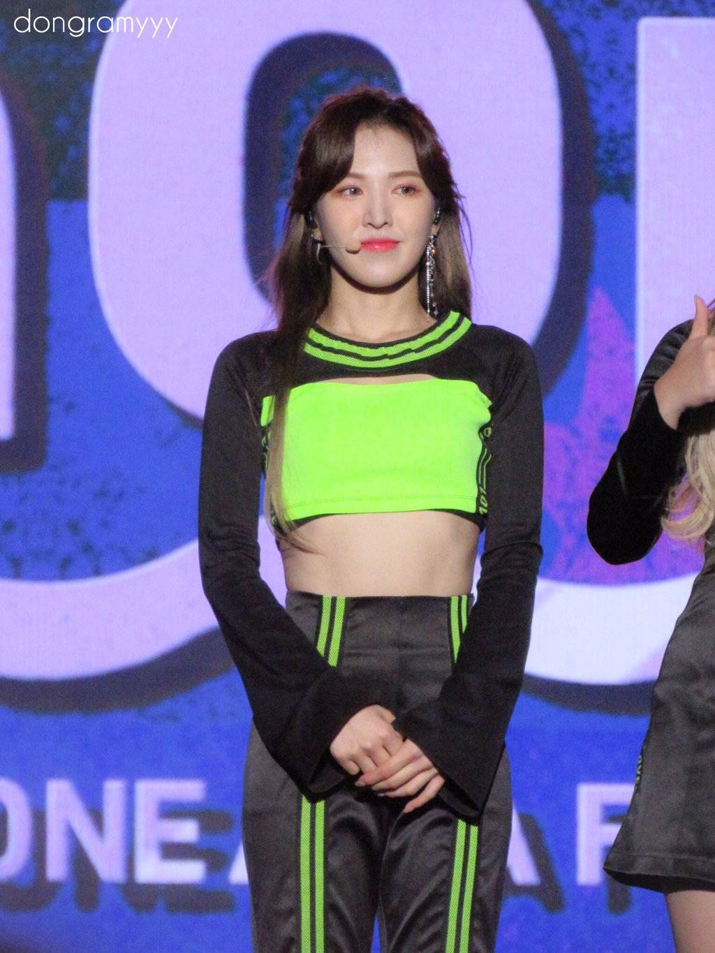 레드벨벳 웬디 형광색 | 인스티즈