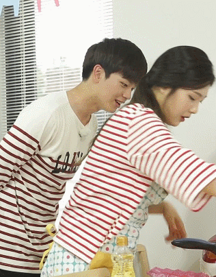 항상 저격총 맞은듯이 놀라는 레드벨벳 조이.gif | 인스티즈