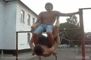 남자 두명이서 철봉 무한으로 도는 법 | 인스티즈