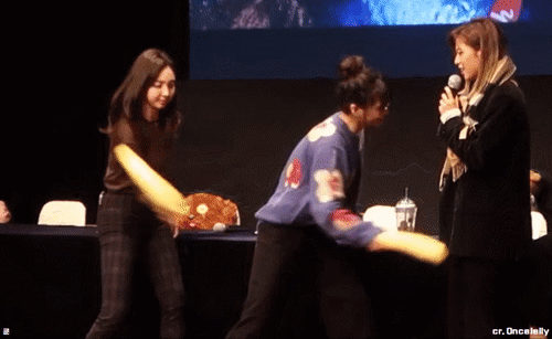 팬싸에서 무시무시하게 칼싸움하는 트둥이들 후덜덜........... | 인스티즈