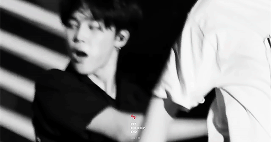 방탄소년단 지민 무대 위 표정 연기.jpgif | 인스티즈