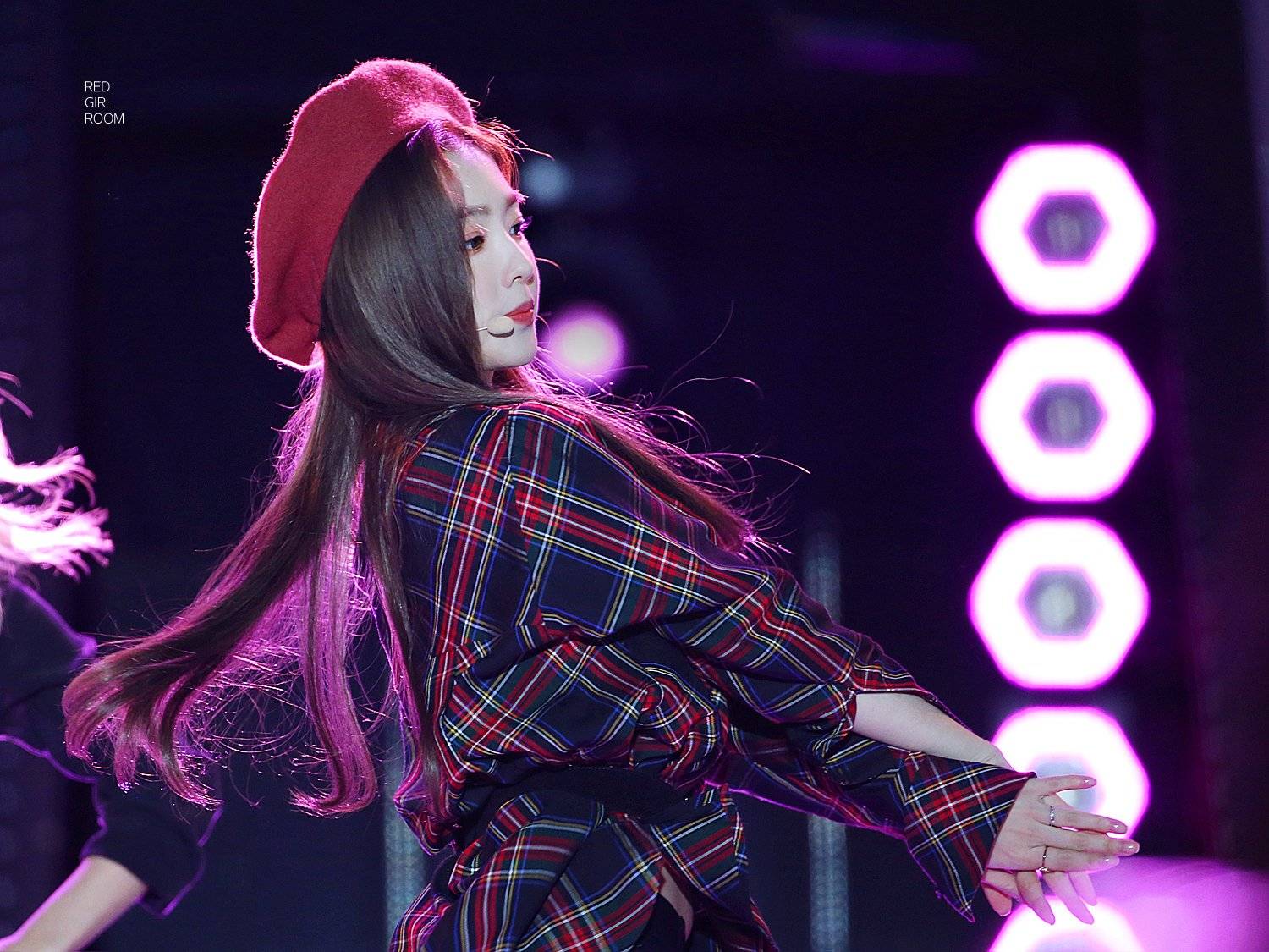 베레모가 잘어울리는 레드벨벳 아이린.jpgif | 인스티즈