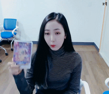 게임방송하는 여자친구 신비.gif | 인스티즈