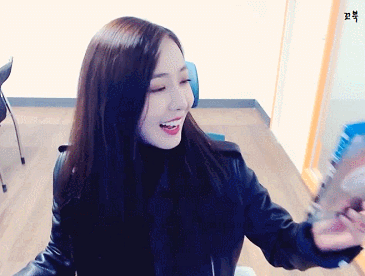 게임방송하는 여자친구 신비.gif | 인스티즈