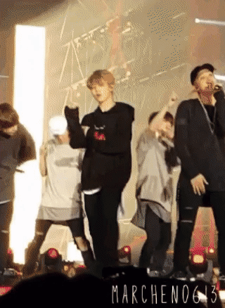 방탄소년단 지민 무대 위 표정 연기.jpgif | 인스티즈