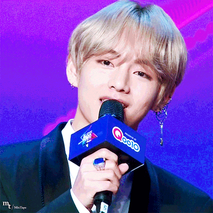 얼굴로 악세사리 존재감 하락시키는 방탄소년단 뷔.jpgif | 인스티즈