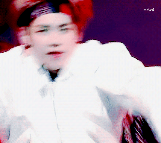 방탄소년단 뷔의 무대 위 표정 연기.gif | 인스티즈