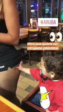 여자 종업원 엉덩이를 만지는 손님.gif | 인스티즈