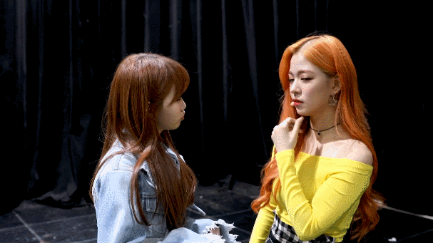 프로미스나인 LOVEBOMB 활동기 비하인드에나온 프로미스나인&amp;아이즈원 만남짤들.GIF | 인스티즈