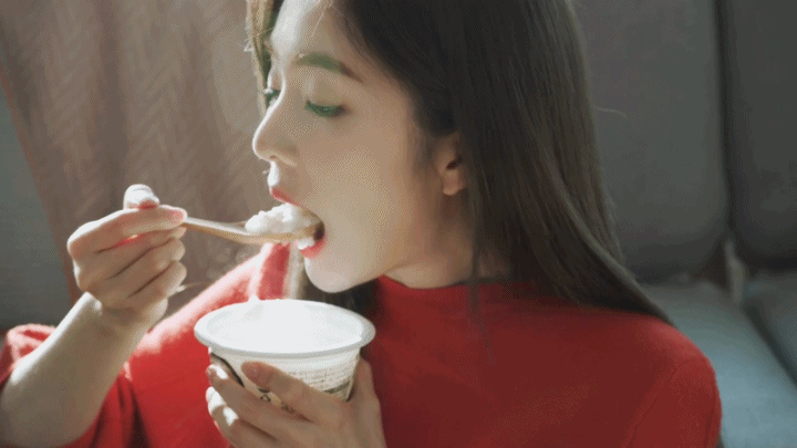 죽 먹는 모습도 이쁜 아이린.gif | 인스티즈