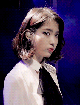 윙크하는 아이유.gif | 인스티즈