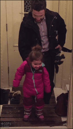 한 손으로 신발 벗기기.gif | 인스티즈