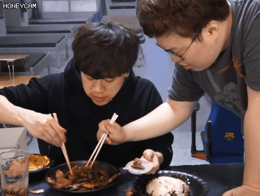 남 먹는거보고 대리만족 느끼는 BJ봉준 GIF | 인스티즈