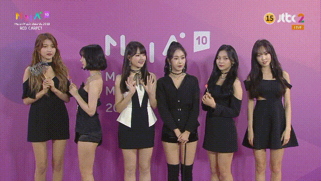 181201 MMA 레드카펫 블랙의상의 여자친구.gif | 인스티즈