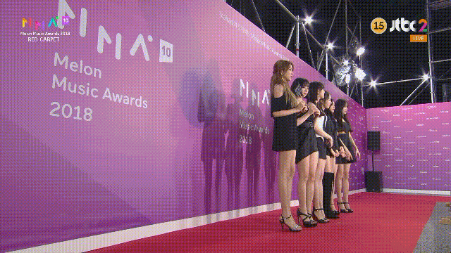 181201 MMA 레드카펫 블랙의상의 여자친구.gif | 인스티즈