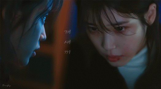 화가 잔뜩 난 아이유.gif | 인스티즈