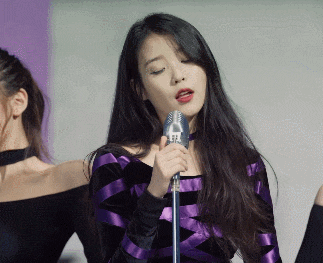 화가 잔뜩 난 아이유.gif | 인스티즈