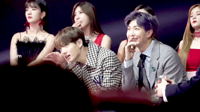 BJ감스트가 본인 소개하니까 좋아죽는 방탄소년단 정국 .gif | 인스티즈