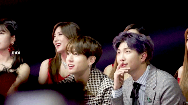 BJ감스트가 본인 소개하니까 좋아죽는 방탄소년단 정국 .gif | 인스티즈