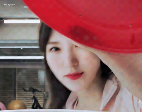 죽을 맛있게 먹는 웬디.gif | 인스티즈