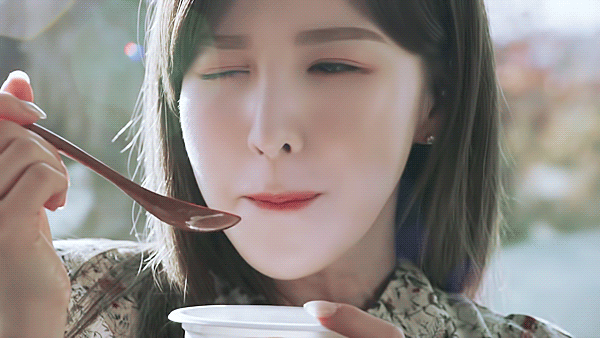 죽을 맛있게 먹는 웬디.gif | 인스티즈