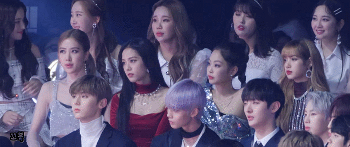 여자친구 무대 중 터진 폭약에 숨넘어갈 뻔한 블랙핑크 제니 여사.gif | 인스티즈