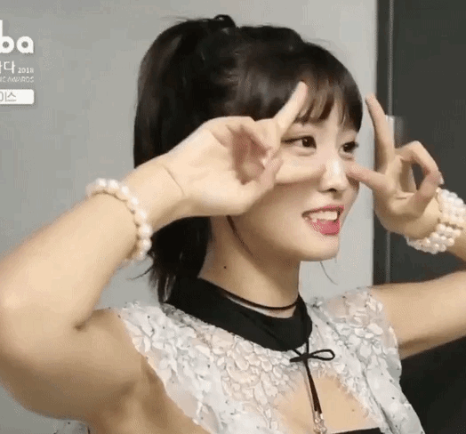 얼굴 가위바위보 하는 트와이스 모모 ㄷㄷㄷㄷ | 인스티즈