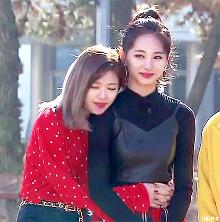 런닝맨에서 쯔뭉이 꼭 안고 있는 정연 | 인스티즈