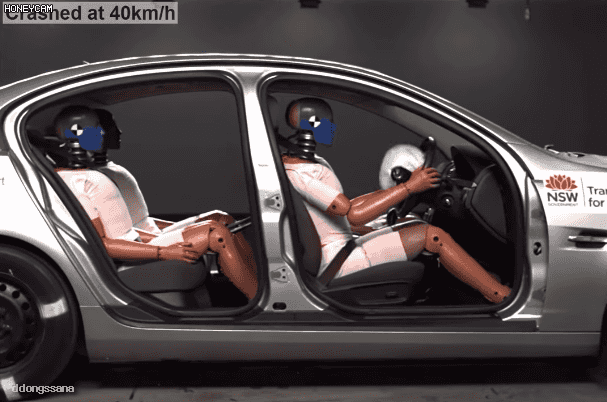 사고시 안전벨트 착용과 미착용 비교.gif | 인스티즈