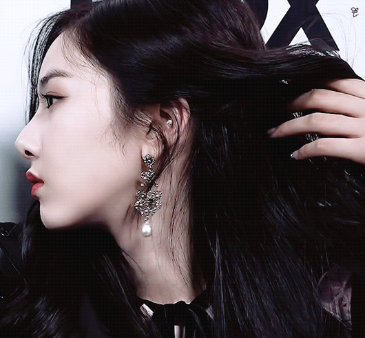 귀걸이 보여주는 여자친구 신비.gif | 인스티즈