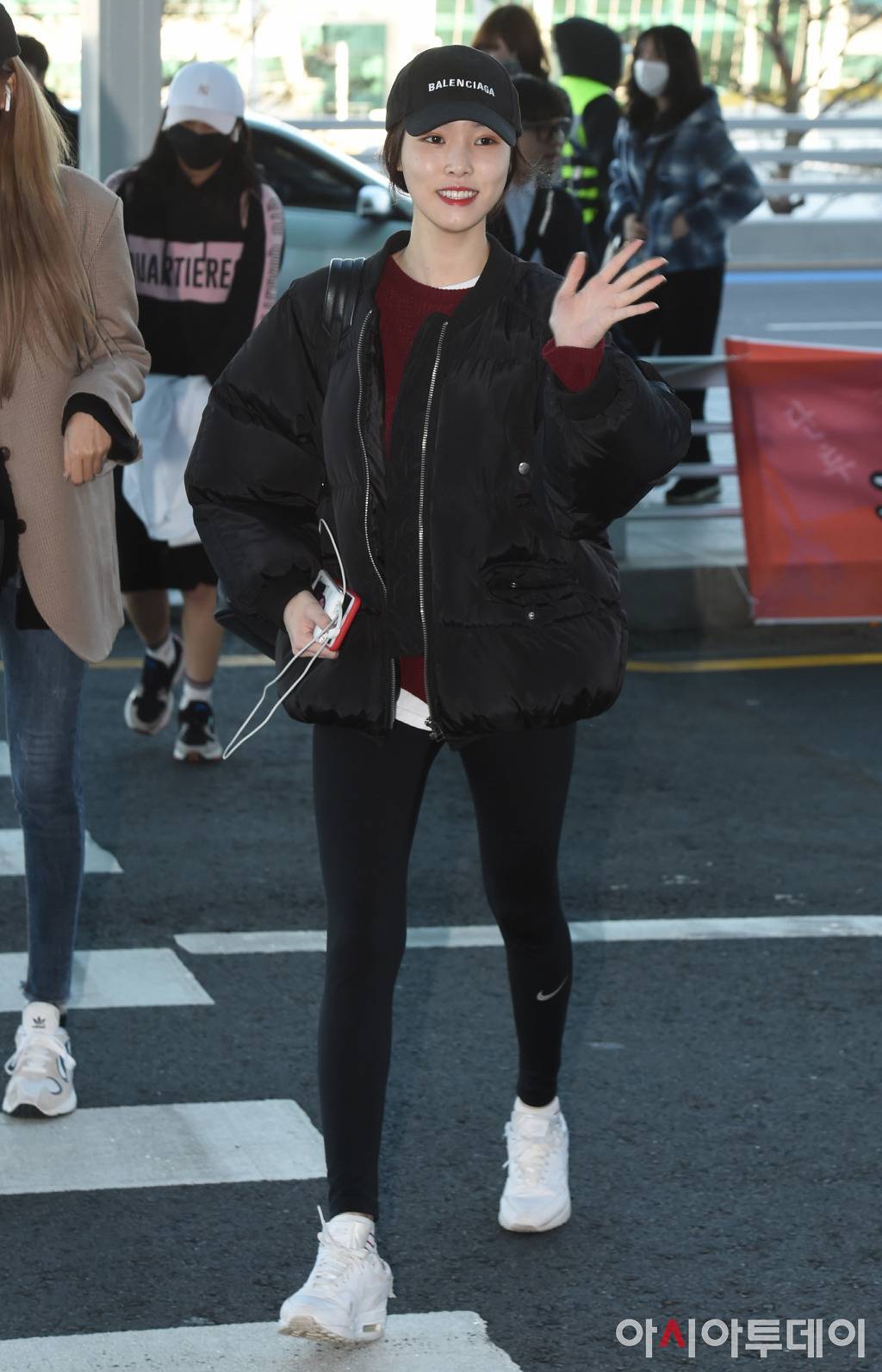 아침 일찍 해외로 출국하는 여자친구.jpg | 인스티즈