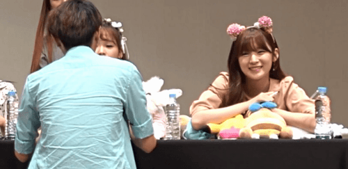 팬 때문에 삐진 오마이걸 아린.gif | 인스티즈