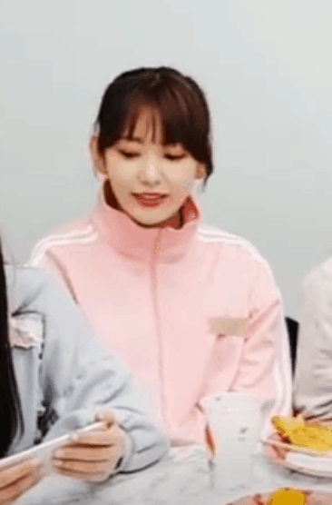 아이즈원 사쿠라 팬 선물 인증 브이앱.jpgif | 인스티즈