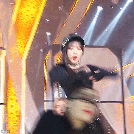 181209 인기가요 라붐 해인 ㄷㄷ.gif | 인스티즈