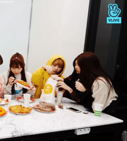 아이즈원) 하찮은 은비와 애잔한 밍구리가 동시 등장 | 인스티즈