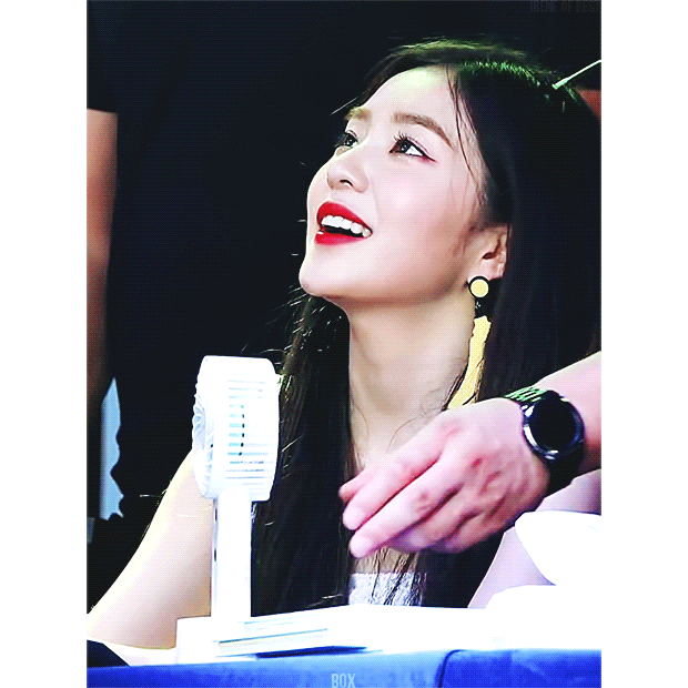 올려다보는 아이린.gif | 인스티즈