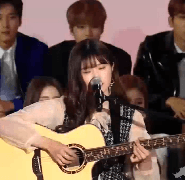 MAMA취향저격으로 관객들 귀 살살녹인 규리 나경 하영.GIF | 인스티즈