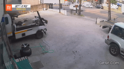 대형사고를 막은 슈퍼 세이브.gif | 인스티즈
