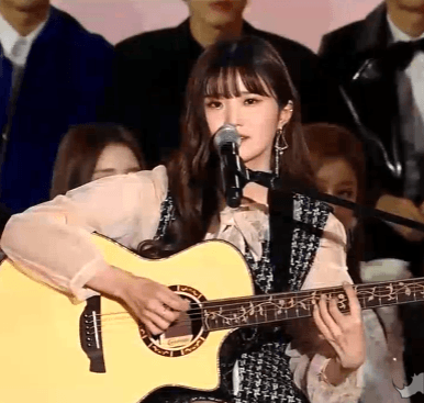 MAMA취향저격으로 관객들 귀 살살녹인 규리 나경 하영.GIF | 인스티즈