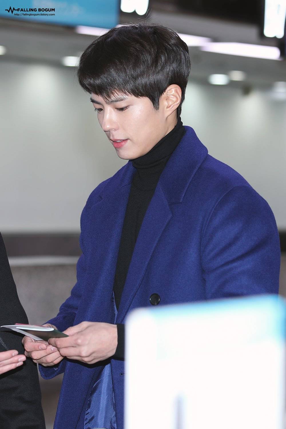 박보검 오늘자 공항에서 입은 코트.jpg | 인스티즈
