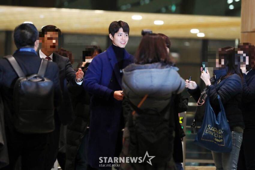 박보검 오늘자 공항에서 입은 코트.jpg | 인스티즈